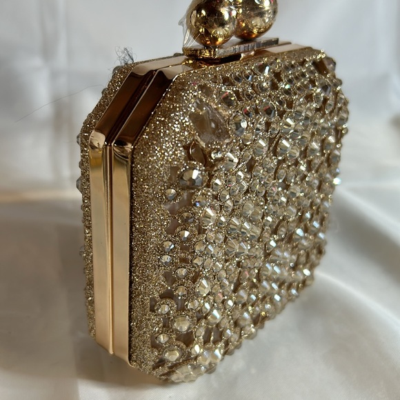 Gold Textured/Faceted Snap Close Clutch. Crossbody Chain. NWOT - Picture 5 of 8